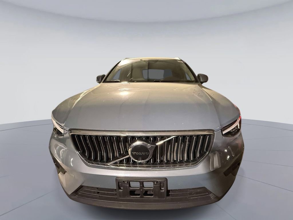 Used 2023 Volvo XC40 B5 Ultimate w/ Protection Package Premier AWD/4WD image 2