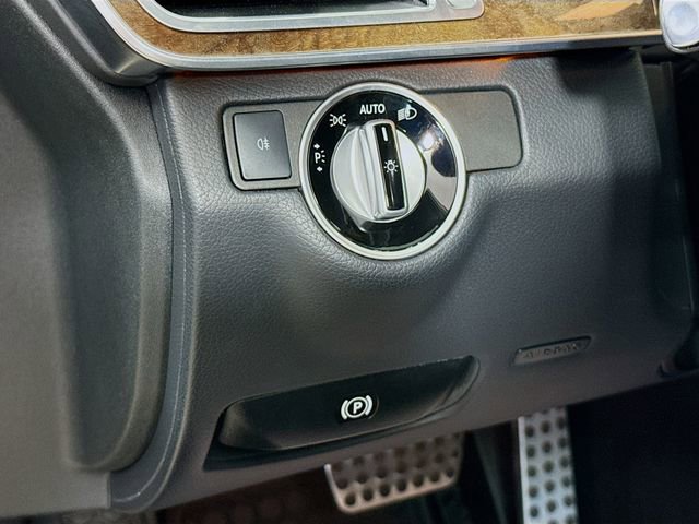 Used 2016 Mercedes-Benz E 400 4MATIC Sedan image 11