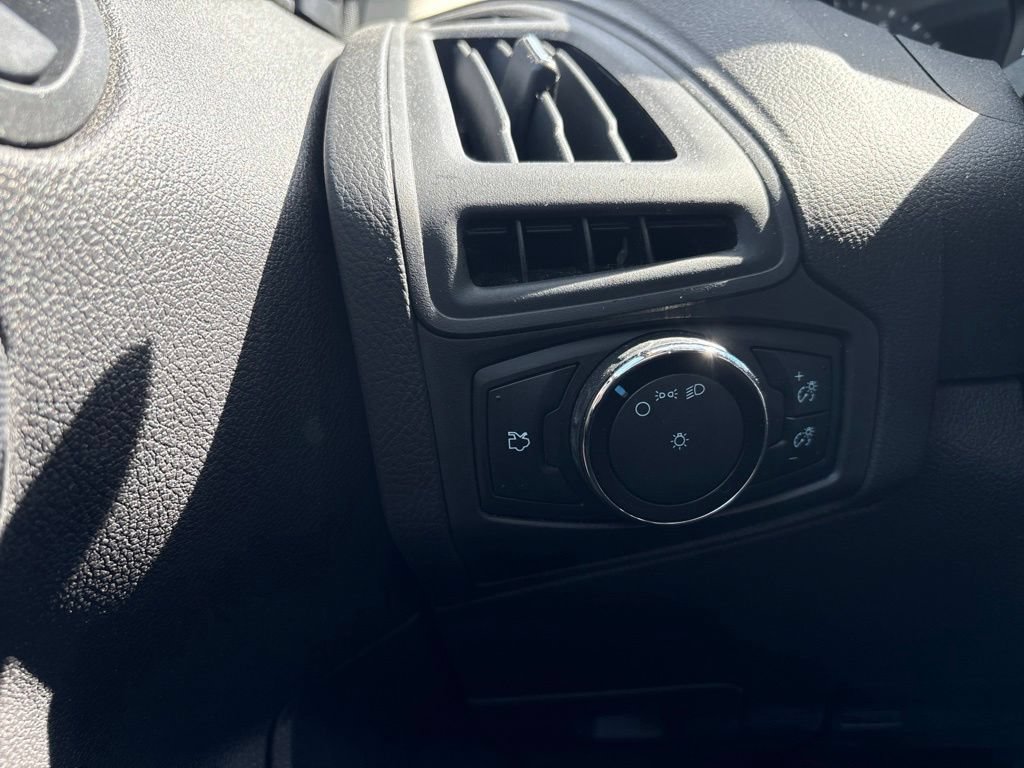 Used 2014 Ford Focus S FWD image 21