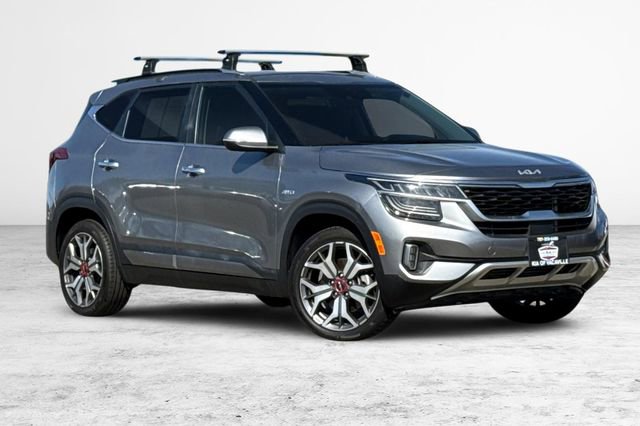 Certified 2023 Kia Seltos SX w/ SX Sunroof Package AWD/4WD image 2