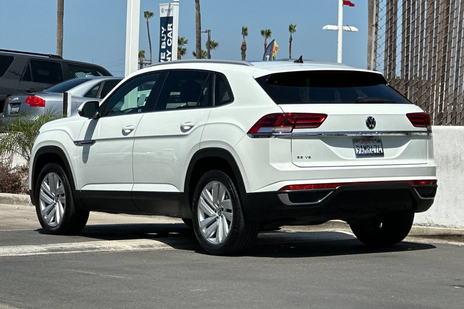 Used 2022 Volkswagen Atlas Cross Sport SE w/ Panoramic Sunroof Package FWD image 6