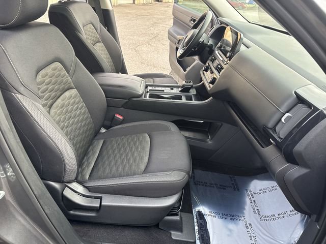Used 2024 Nissan Pathfinder S image 10