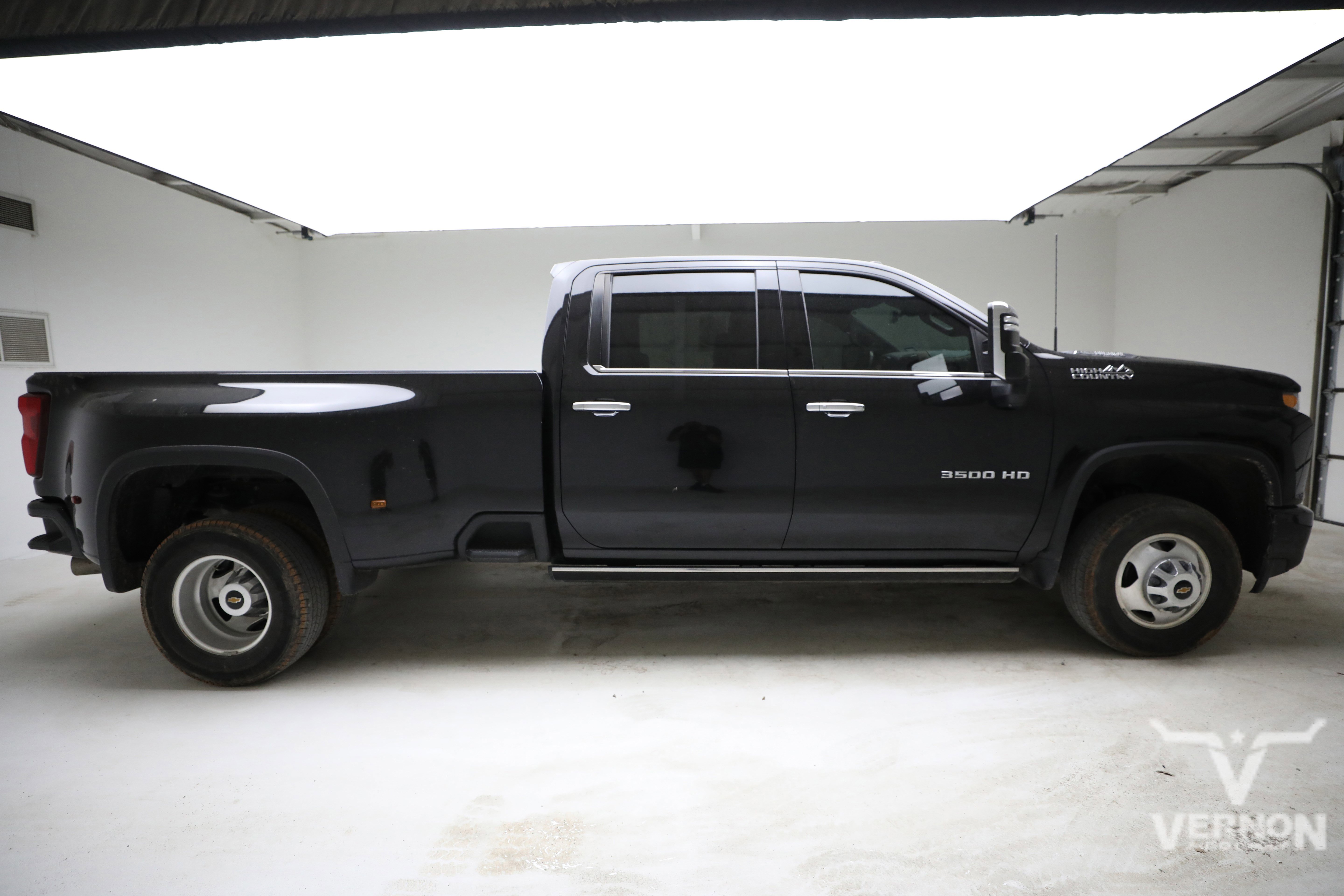 Used 2023 Chevrolet Silverado 3500 High Country w/ LPO, Hitch Package AWD/4WD image 5