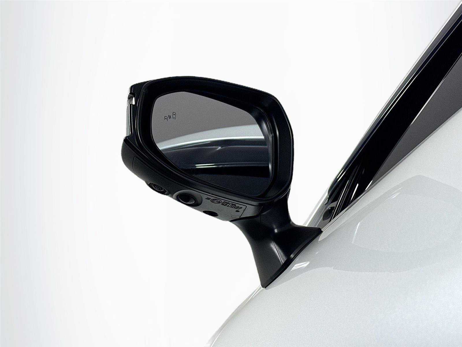 Certified 2025 Toyota Crown Platinum image 5