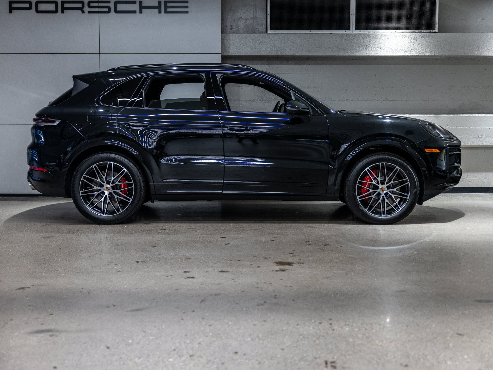 Certified 2025 Porsche Cayenne S w/ Premium Package Plus AWD/4WD image 9