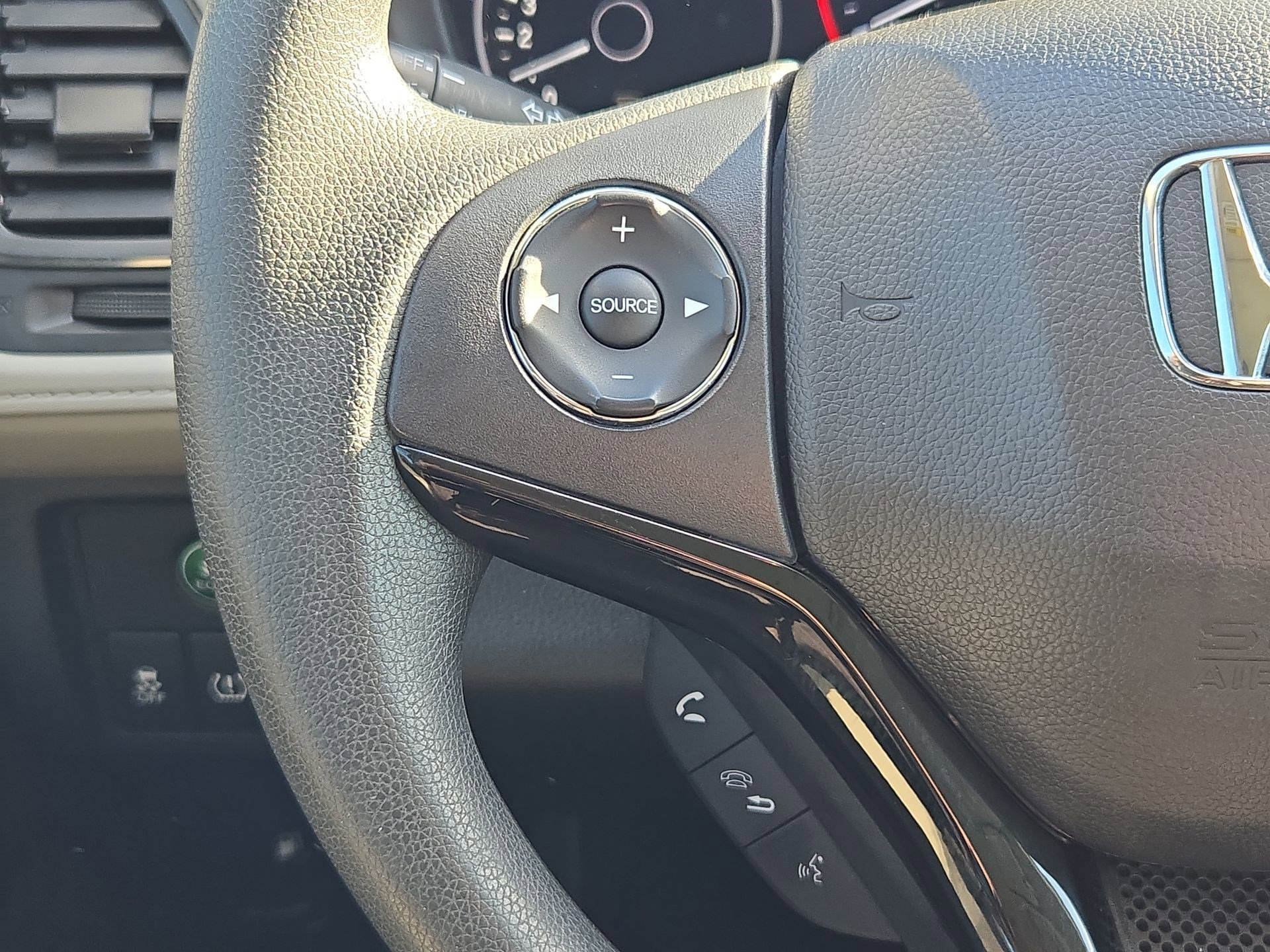 Used 2022 Honda HR-V LX image 17