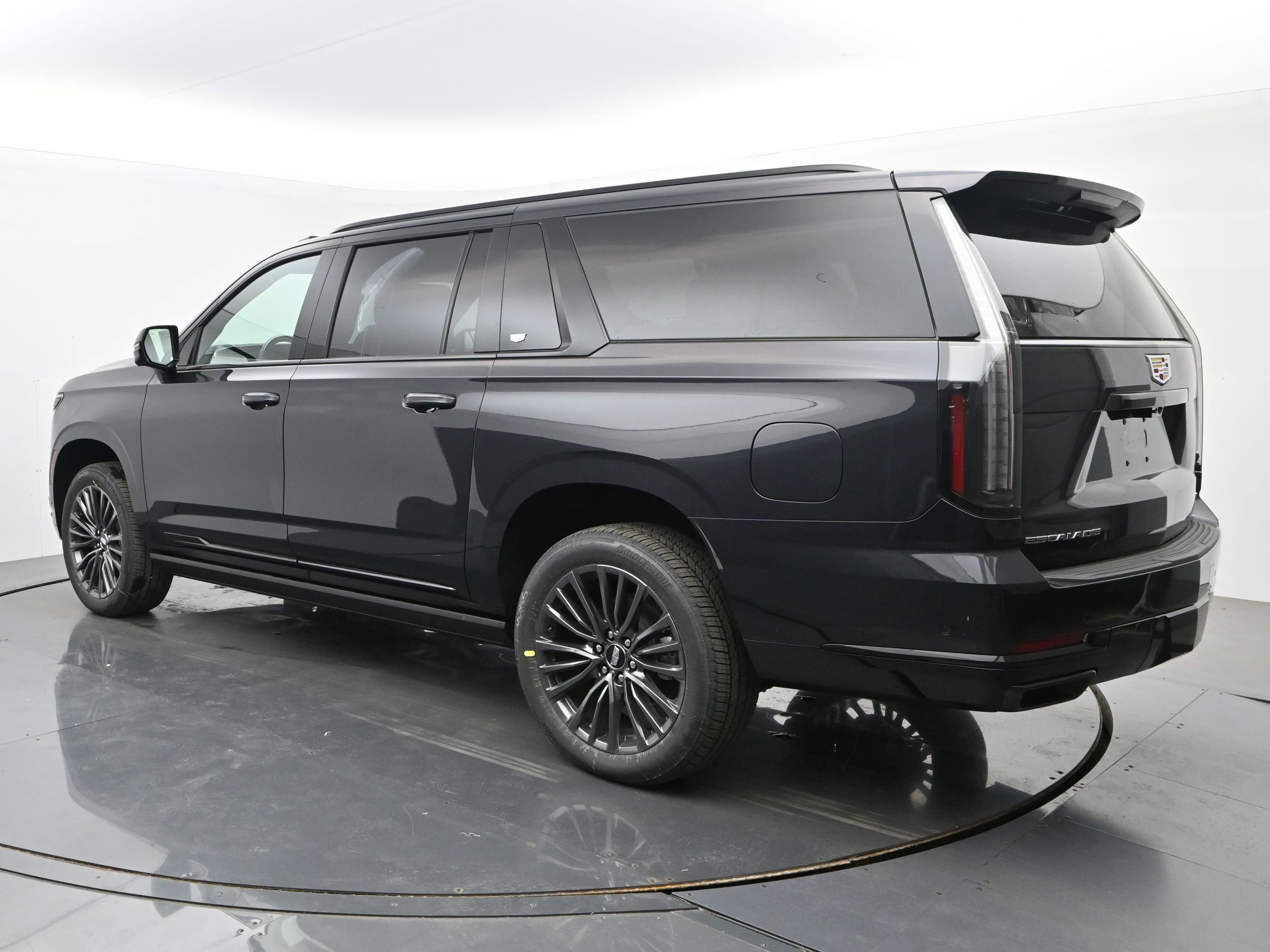 New 2026 Cadillac Escalade ESV Platinum Sport w/ LPO, Floor Liner Package AWD/4WD image 3