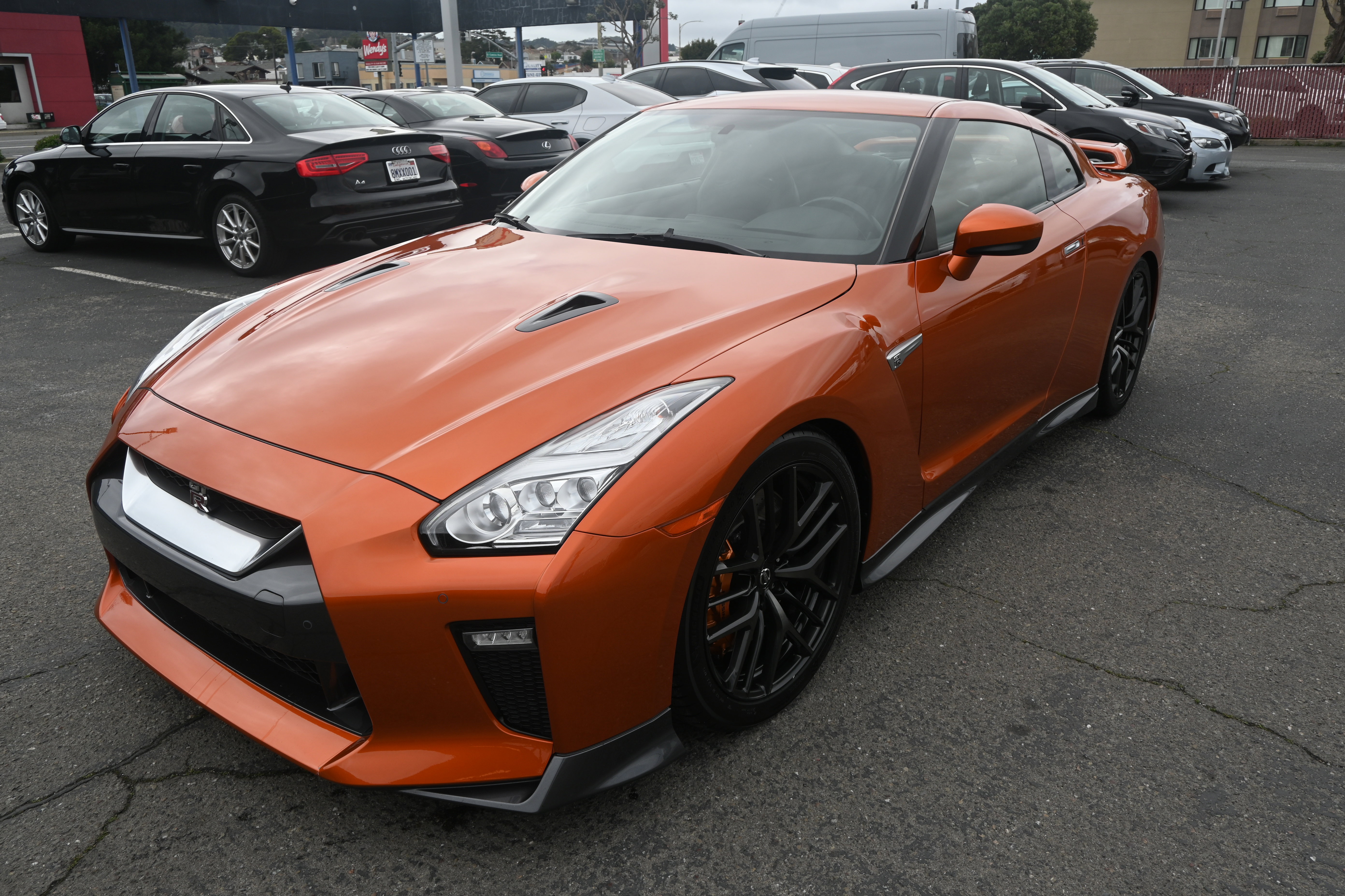 Used 2017 Nissan GT-R Premium image 2