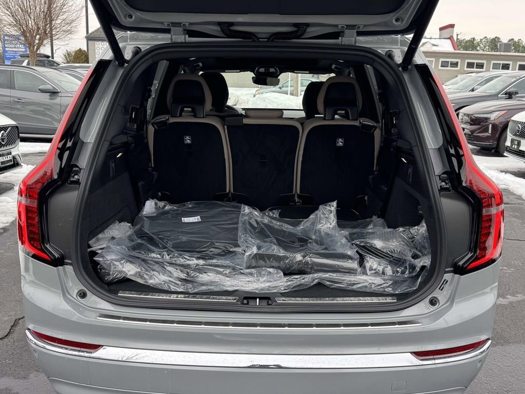 New 2026 Volvo XC90 T8 Plus w/ Protection Package Premier AWD/4WD image 14