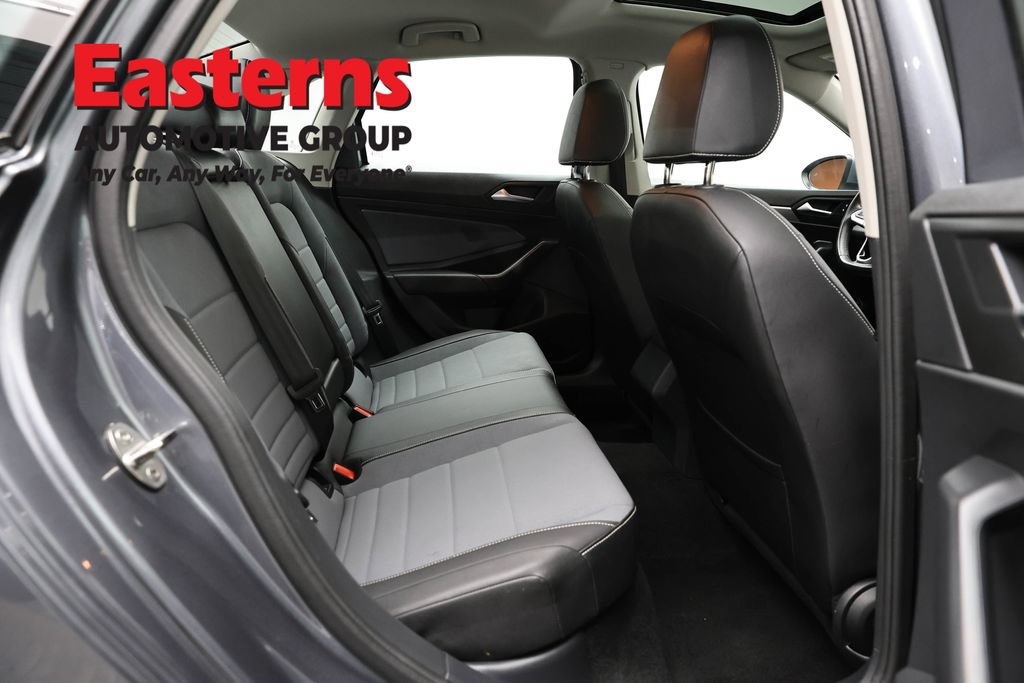 Used 2025 Volkswagen Jetta SE FWD image 23