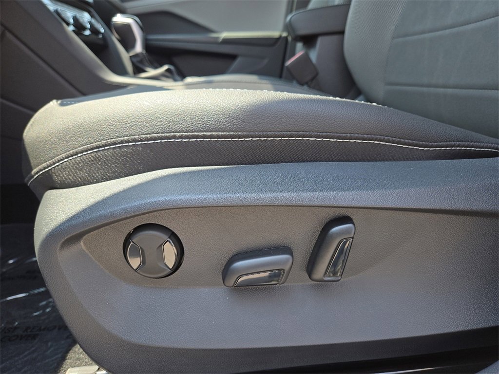 Used 2024 Volkswagen Taos SE image 20