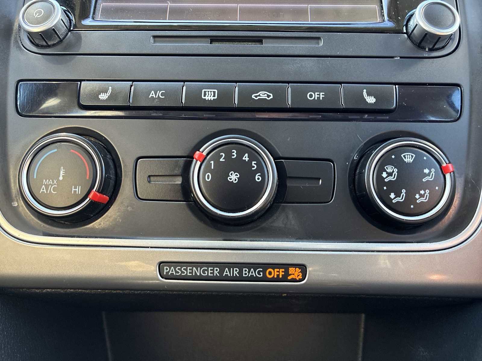 Used 2015 Volkswagen Passat 1.8T Limited Edition FWD image 16