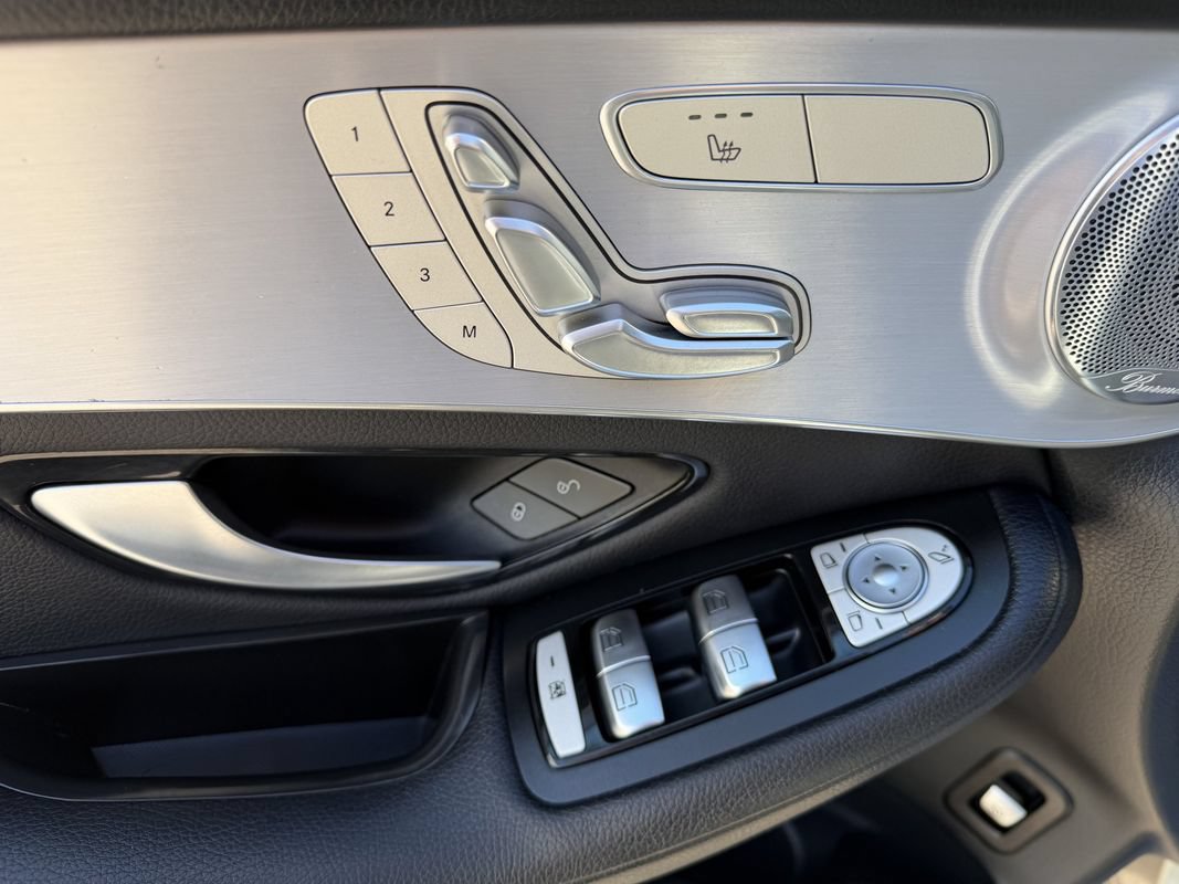 Used 2019 Mercedes-Benz GLC 300 4MATIC w/ Premium Package image 10