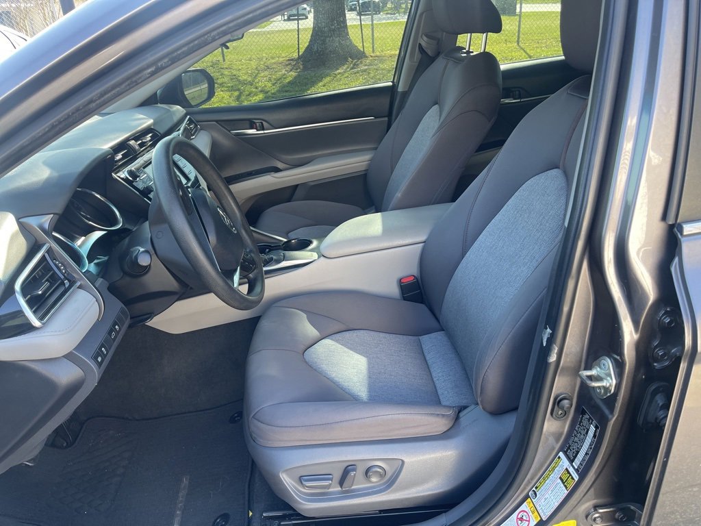 Used 2018 Toyota Camry LE image 8