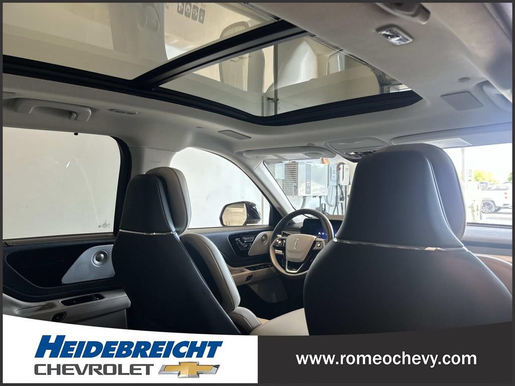 Used 2025 Lincoln Aviator Reserve w/ Equipment Group 201A AWD/4WD image 34