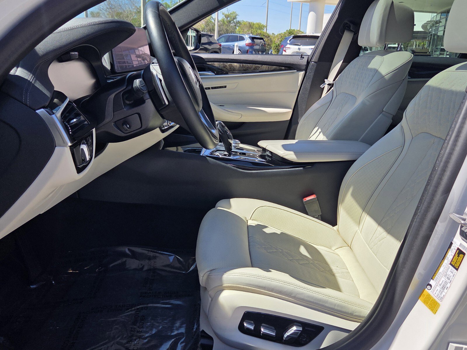Used 2021 BMW 540i w/ Premium Package image 10