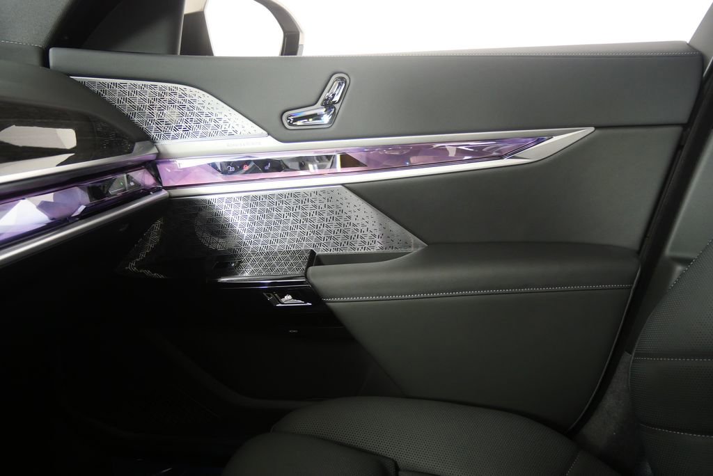 Used 2026 BMW 750e xDrive 750e xDrive w/ Executive Package image 25