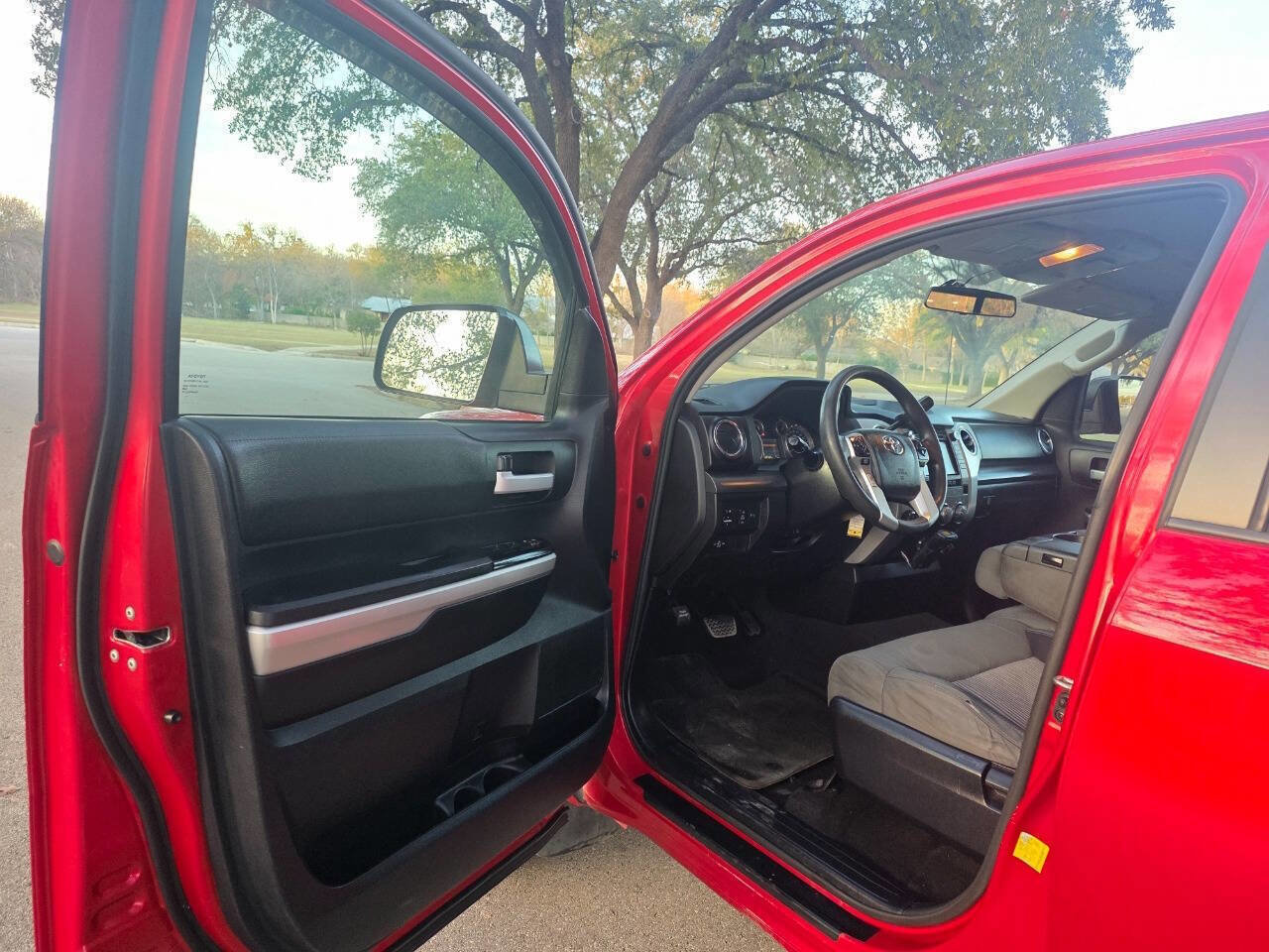 Used 2015 Toyota Tundra SR5 image 12