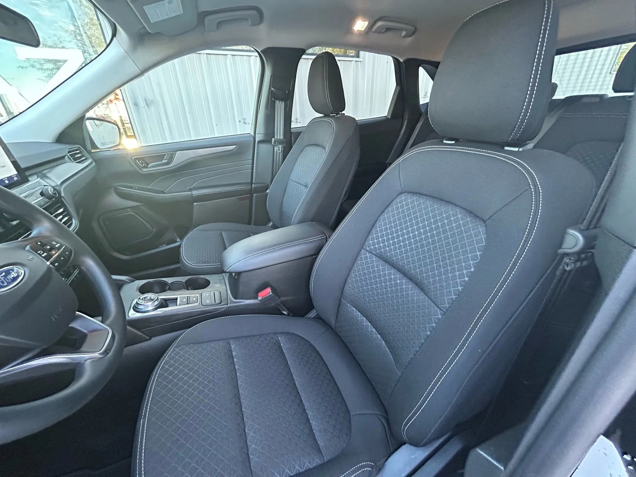 Used 2025 Ford Escape Active AWD/4WD image 17