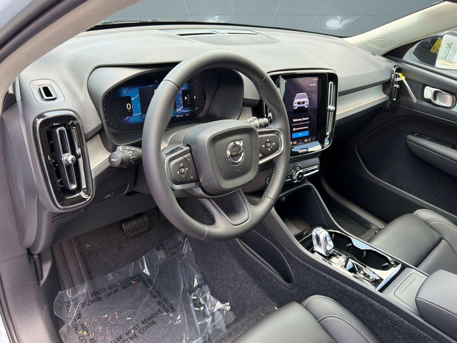 New 2026 Volvo XC40 B5 Plus w/ Climate Package AWD/4WD image 4
