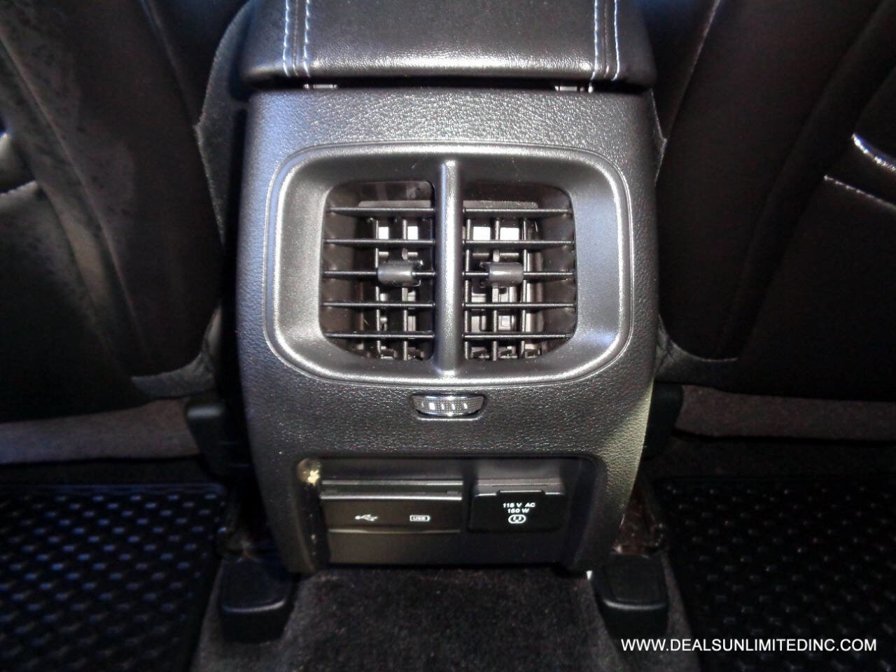 Used 2019 Jeep Cherokee Latitude Plus w/ Comfort/Convenience Group AWD/4WD image 18
