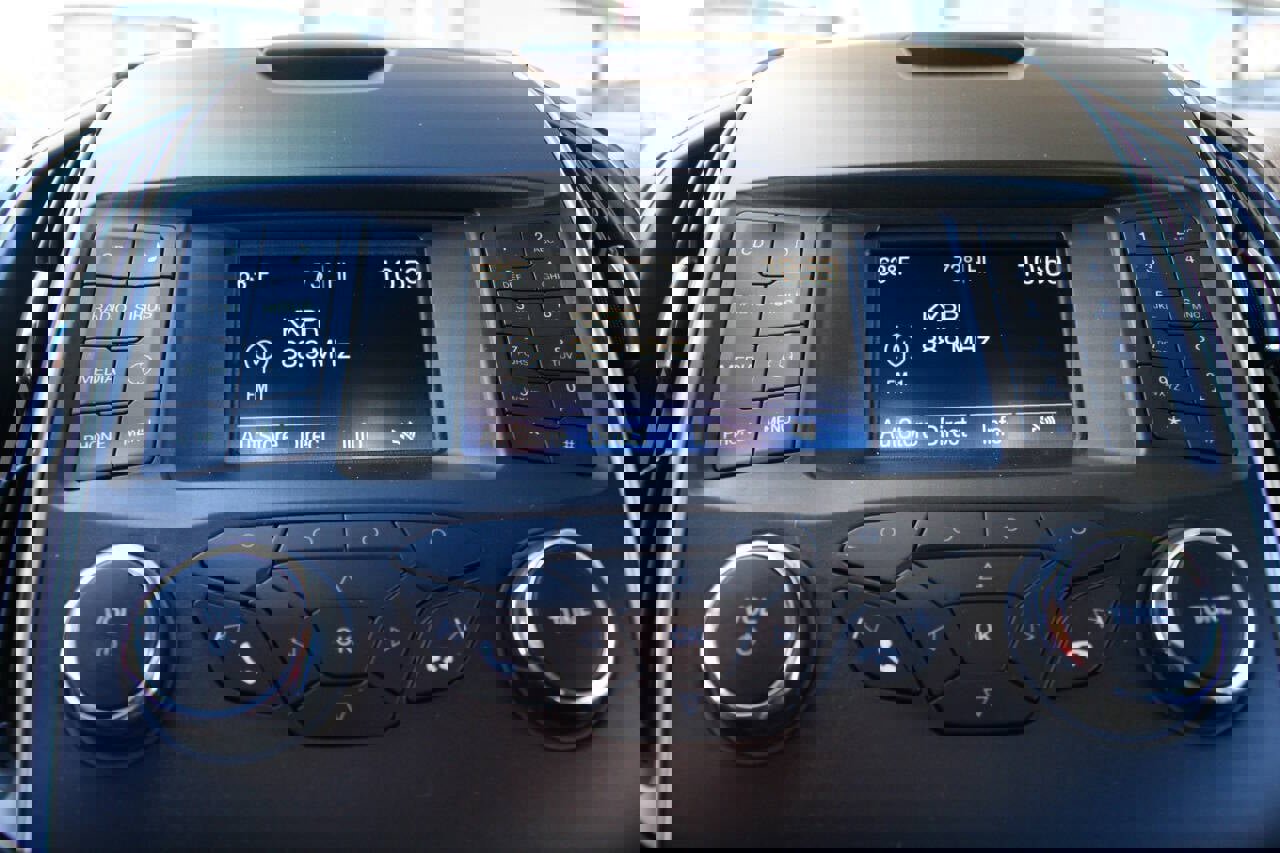 Used 2018 Ford Edge SEL image 12