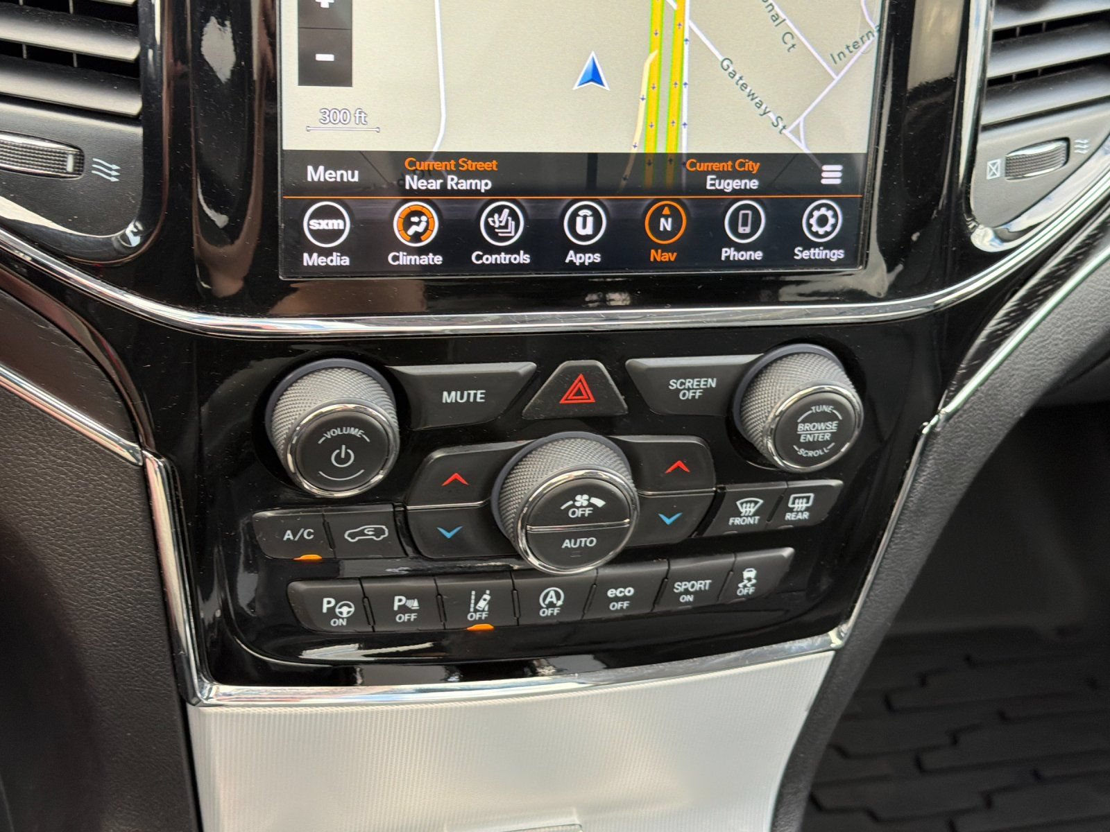Used 2020 Jeep Grand Cherokee Summit AWD/4WD image 24