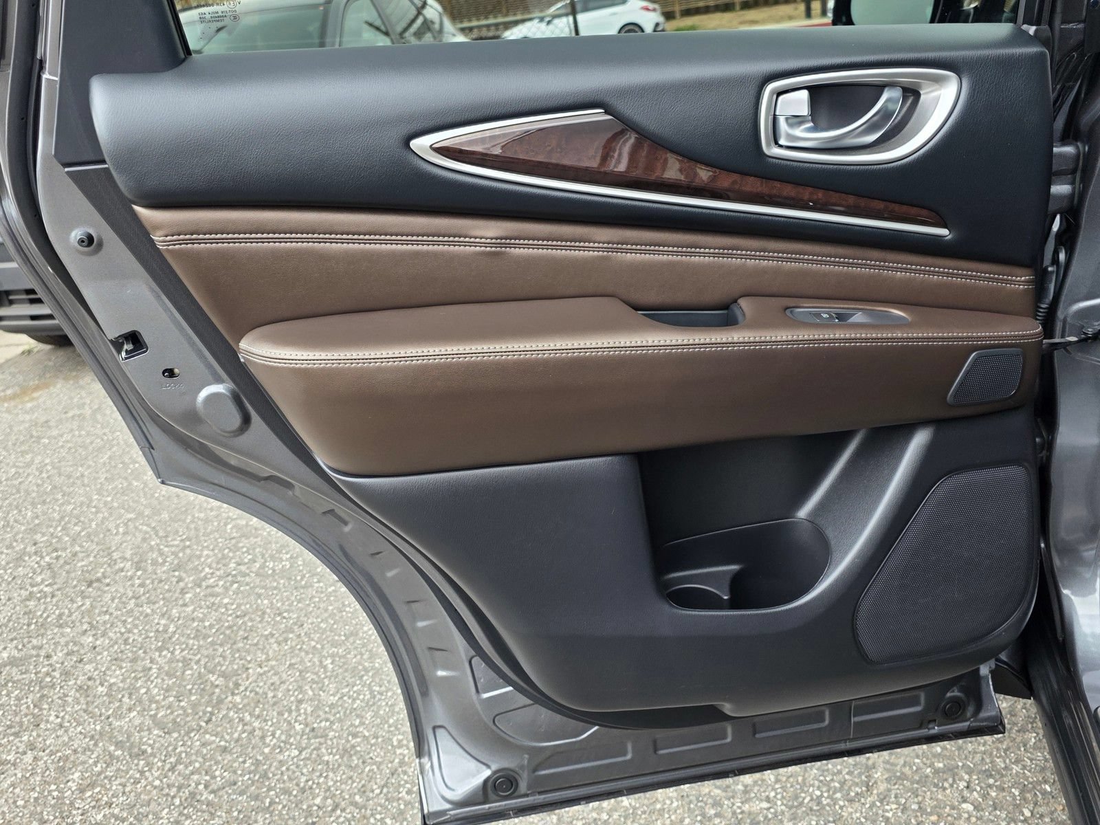 Used 2018 INFINITI QX60 FWD w/ Deluxe Technology Package image 10