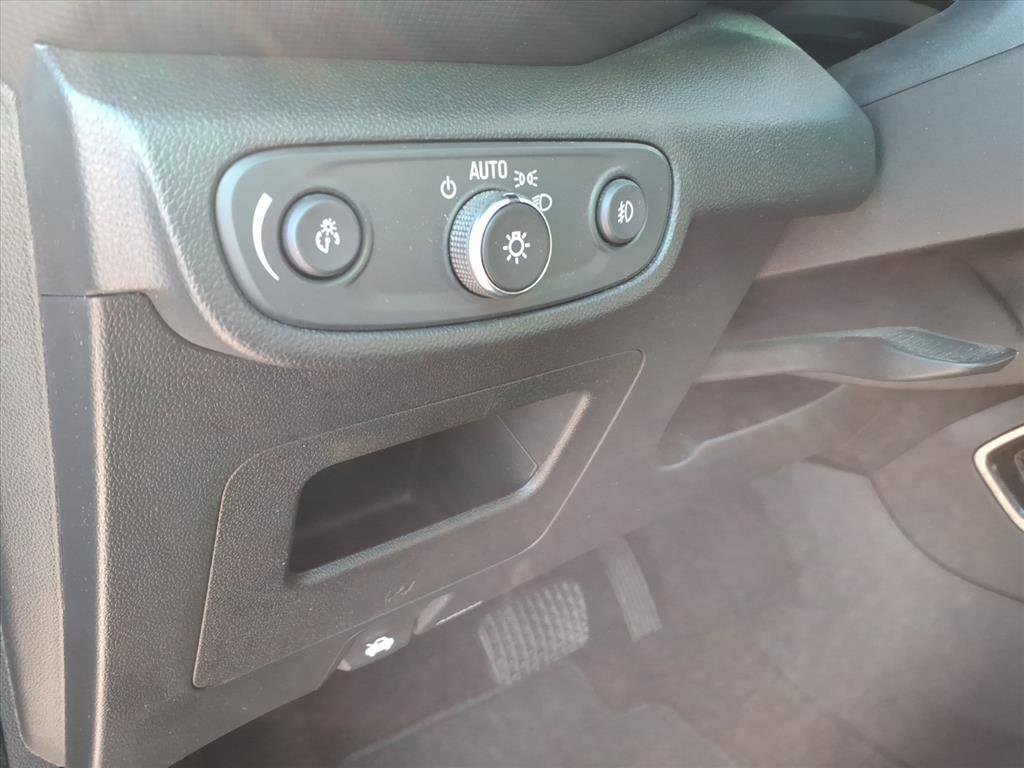 Used 2023 Chevrolet TrailBlazer LT FWD image 11
