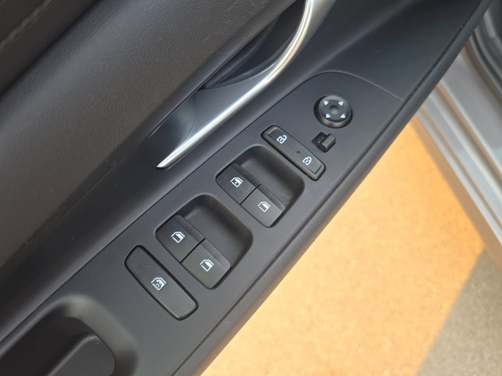 Used 2023 Hyundai Elantra SE FWD image 11