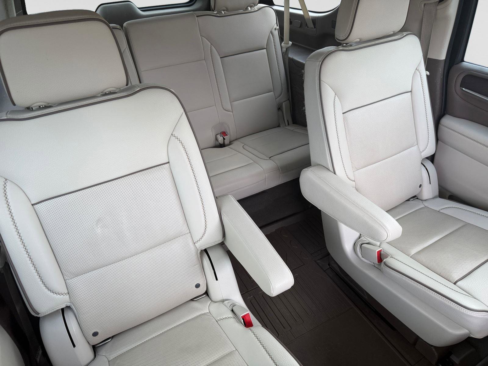 Used 2022 GMC Yukon XL Denali w/ Denali Premium Package RWD image 18