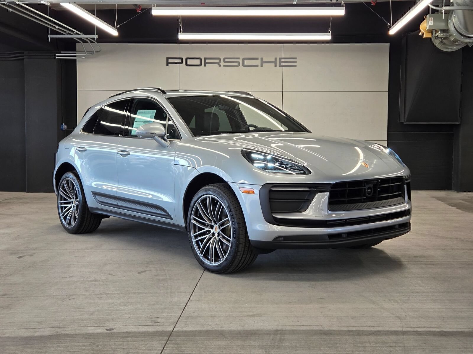 Certified 2026 Porsche Macan AWD/4WD image 28