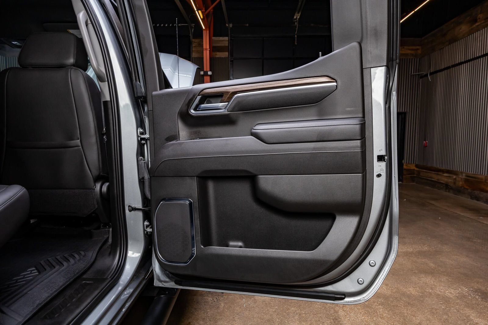 Used 2025 Chevrolet Silverado 1500 LT Trail Boss w/ Convenience Package II AWD/4WD image 44