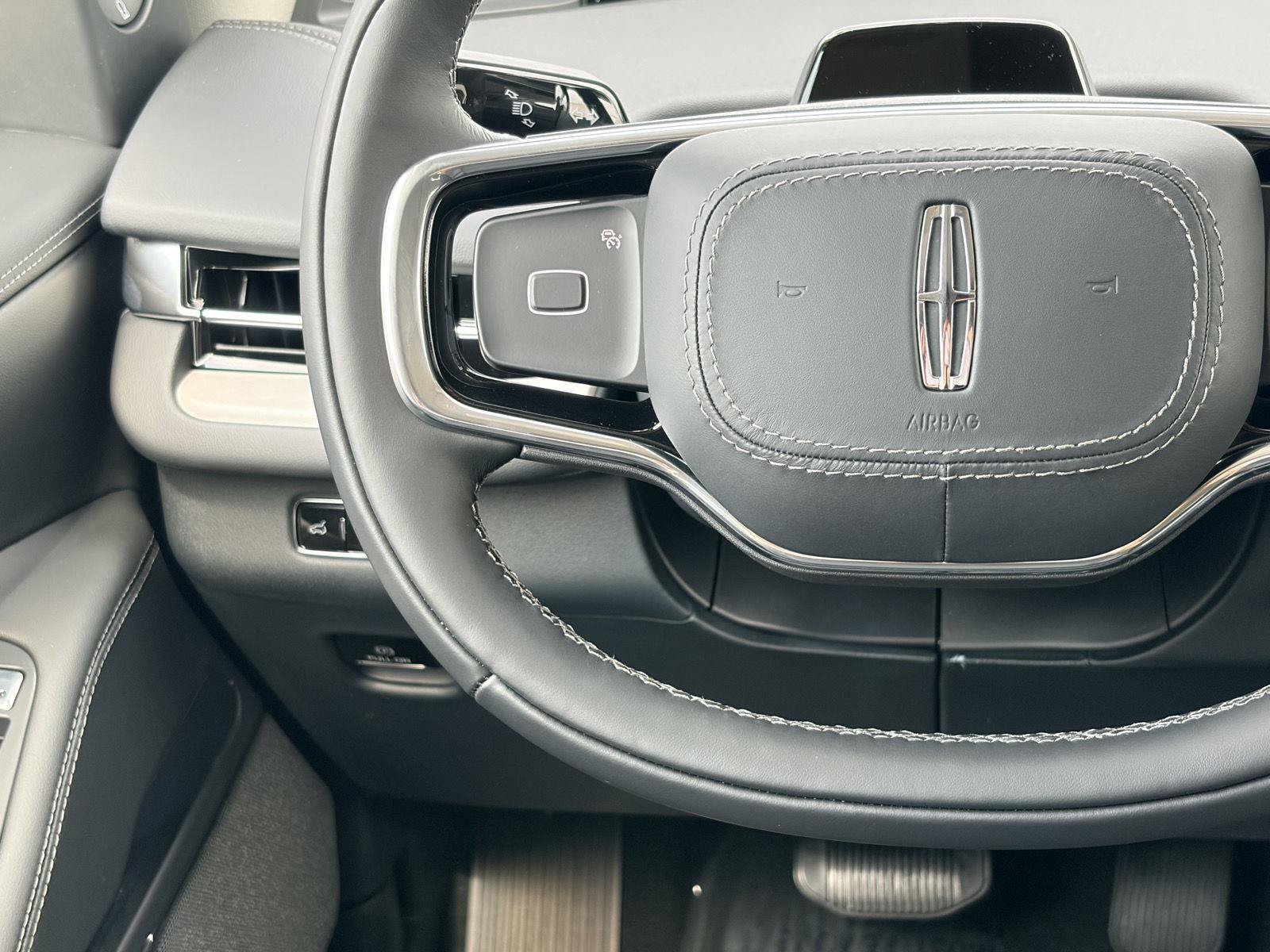 New 2027 Lincoln Navigator Reserve AWD/4WD image 27