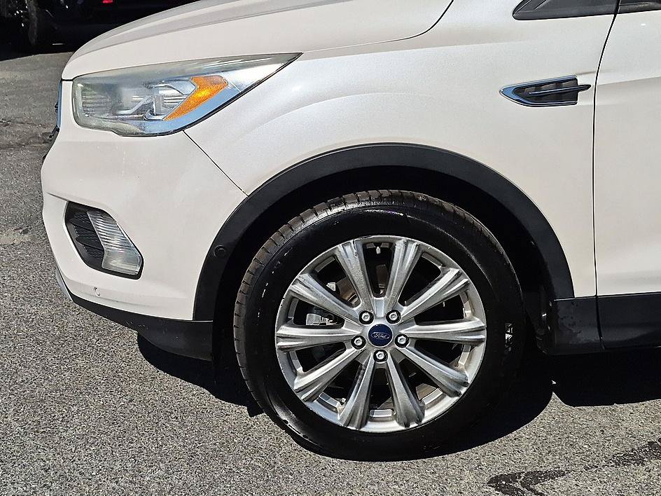 Used 2017 Ford Escape Titanium w/ Equipment Group 301A AWD/4WD image 10