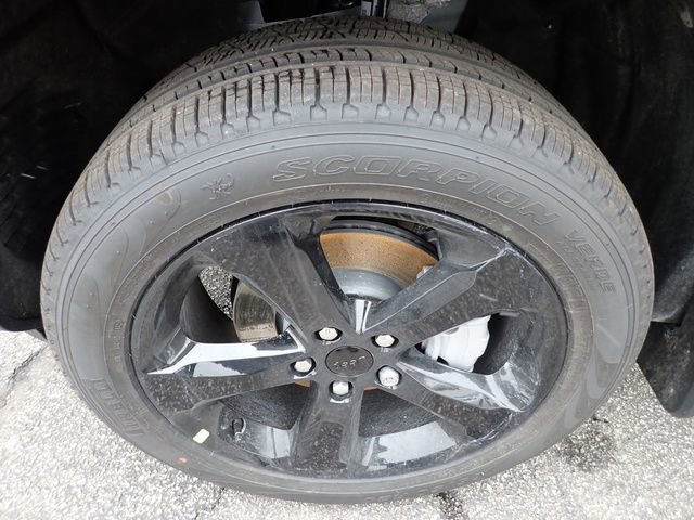 New 2025 Jeep Grand Cherokee Limited w/ Black Appearance Package image 11