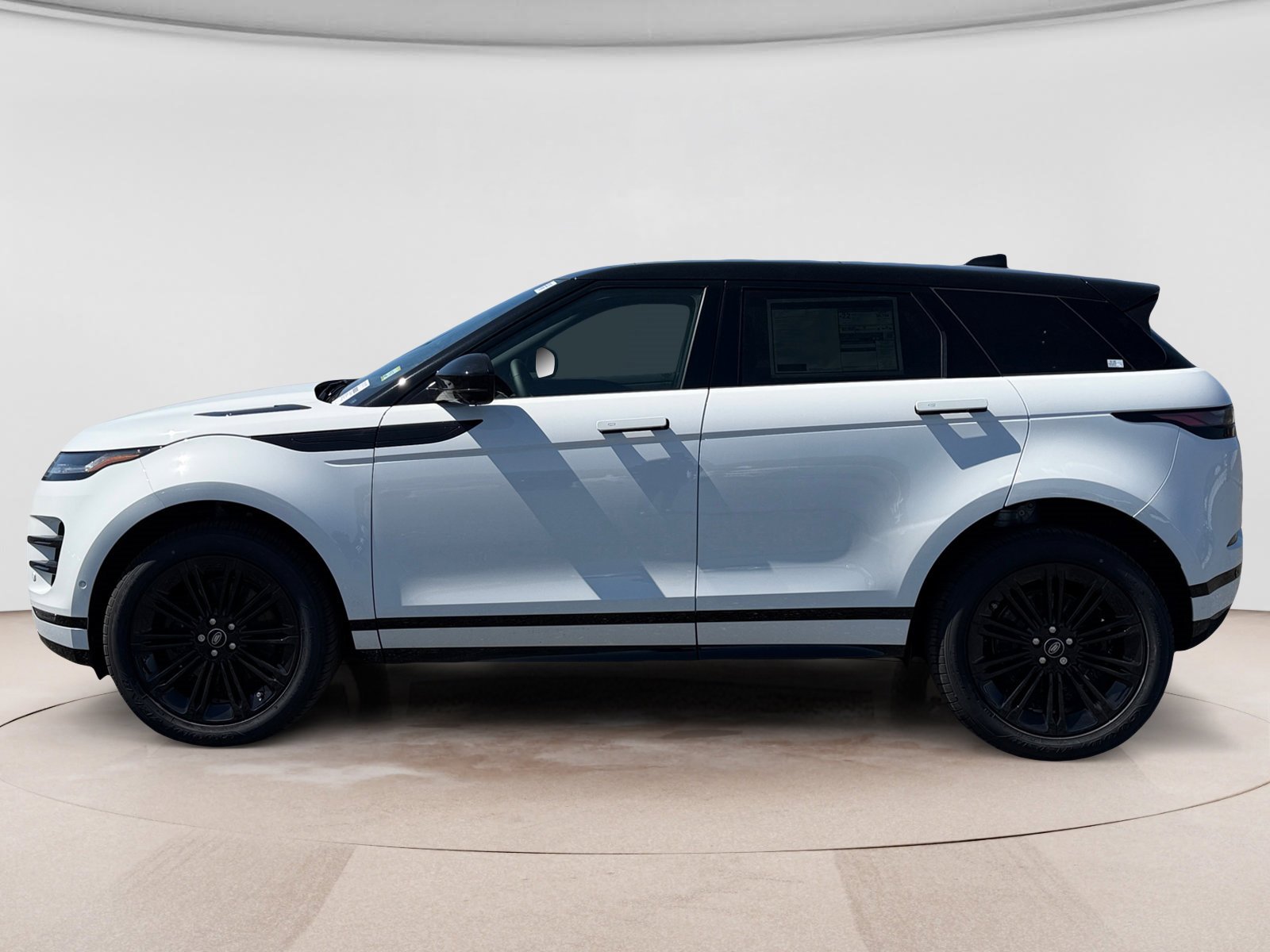 New 2026 Land Rover Range Rover Evoque Dynamic SE image 2