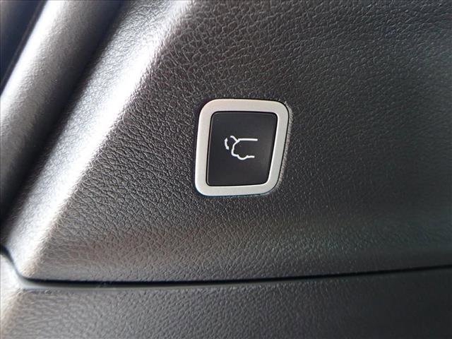 New 2026 Chrysler Pacifica Limited w/ Uconnect Theater Family Group image 9