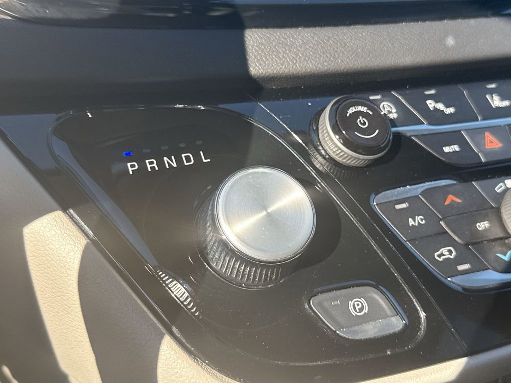 Used 2024 Chrysler Pacifica Touring-L image 19