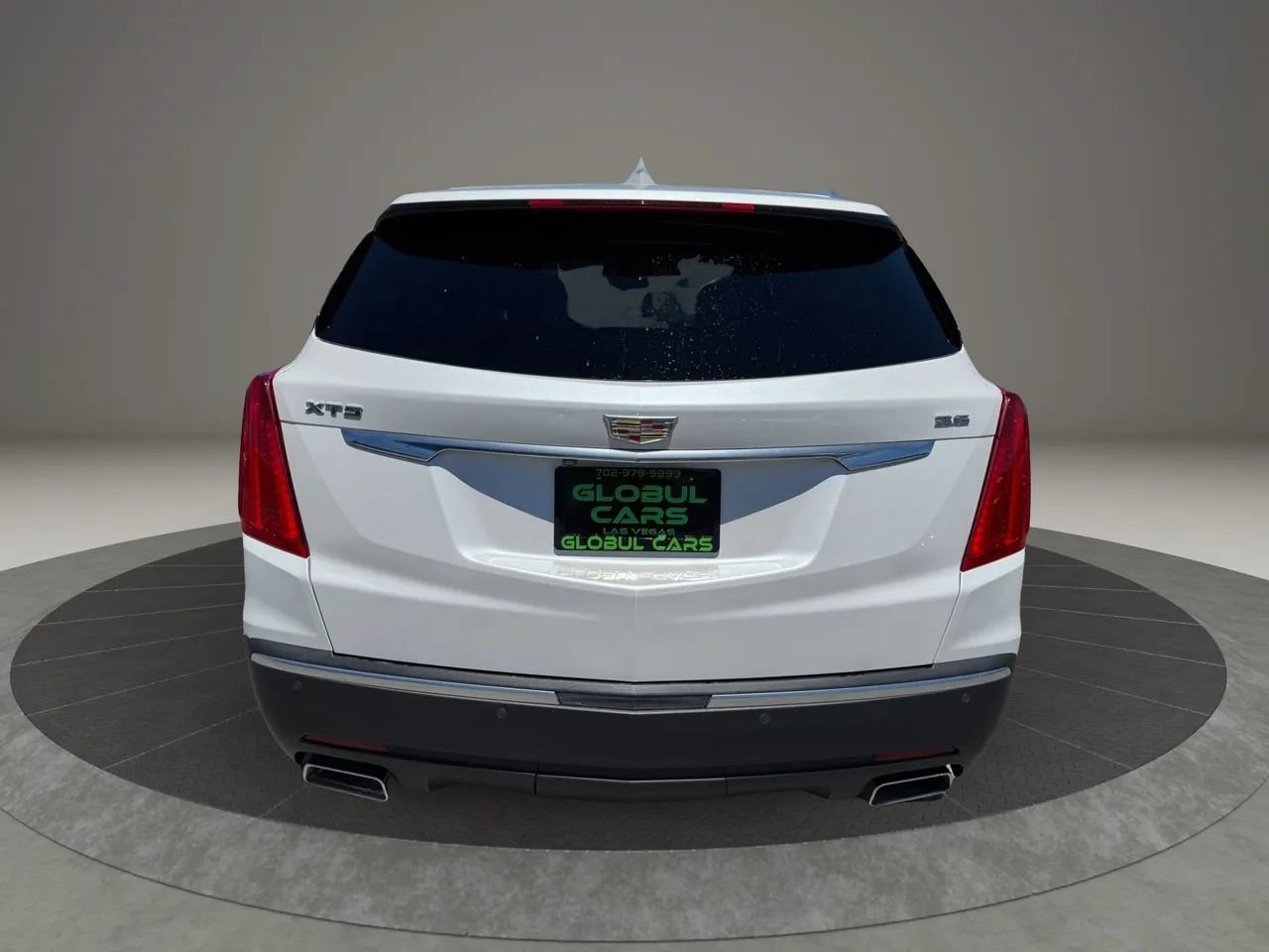 Used 2018 Cadillac XT5 Luxury w/ Driver Awareness Package FWD image 6