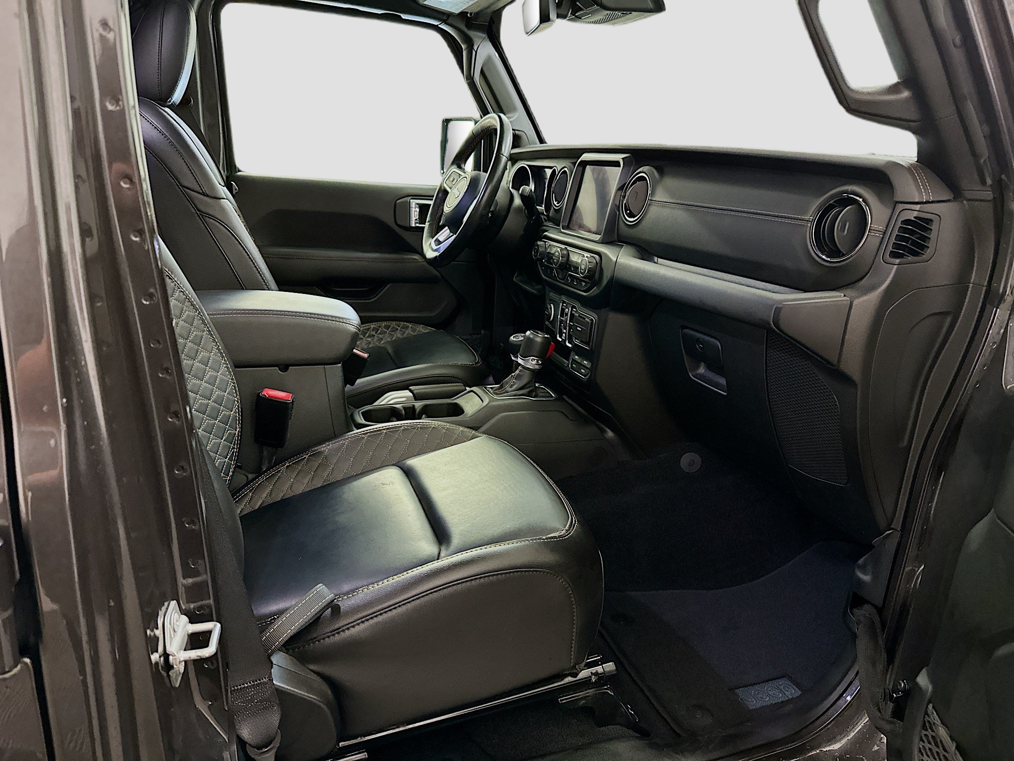 Used 2021 Jeep Wrangler Unlimited Sahara AWD/4WD image 32