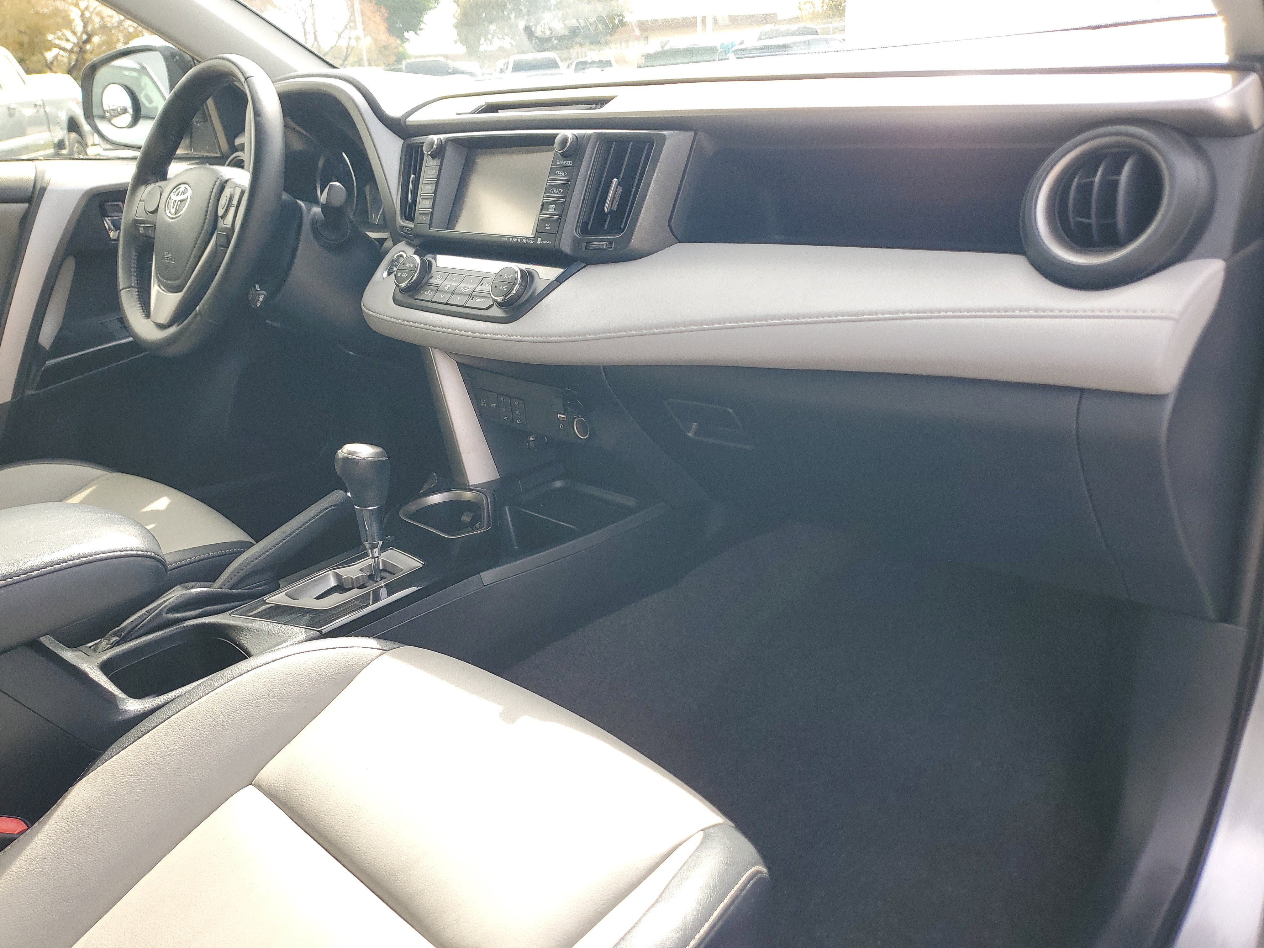 Used 2018 Toyota RAV4 Limited image 20