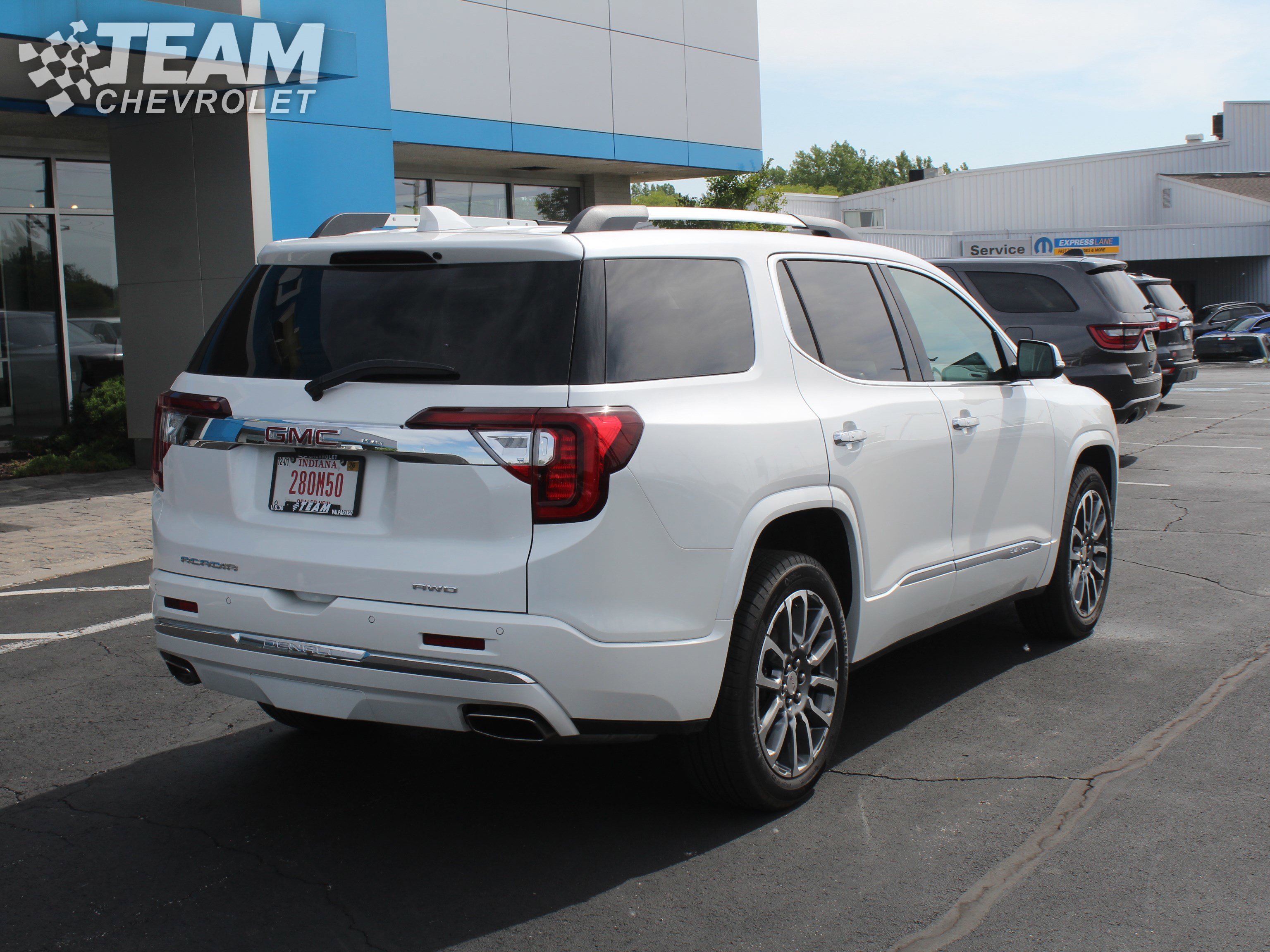 Used 2021 GMC Acadia Denali w/ Denali Ultimate Package AWD/4WD image 4