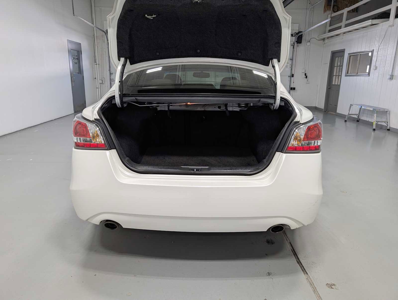 Used 2015 Nissan Altima 2.5 SV w/ Convenience Package FWD image 38