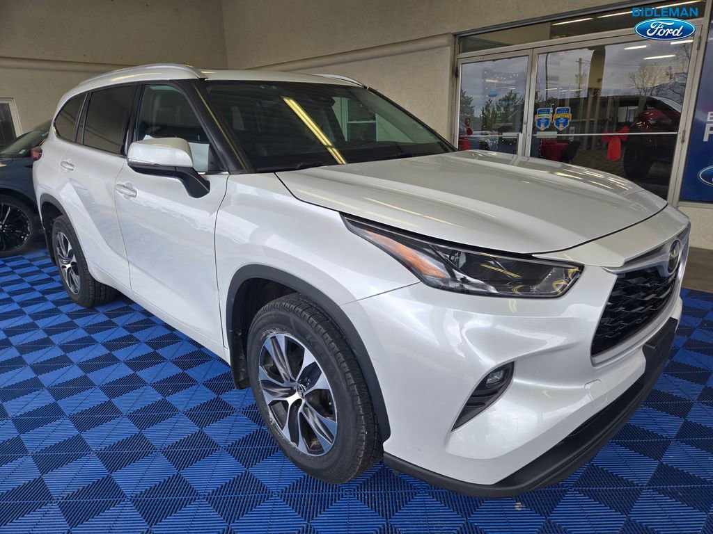 Used 2022 Toyota Highlander XLE