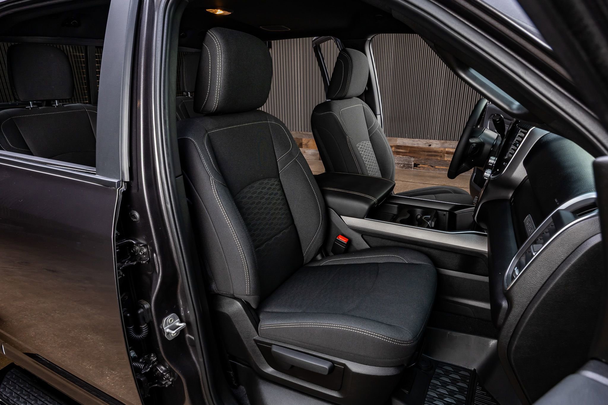 Used 2025 RAM 3500 Big Horn AWD/4WD image 31