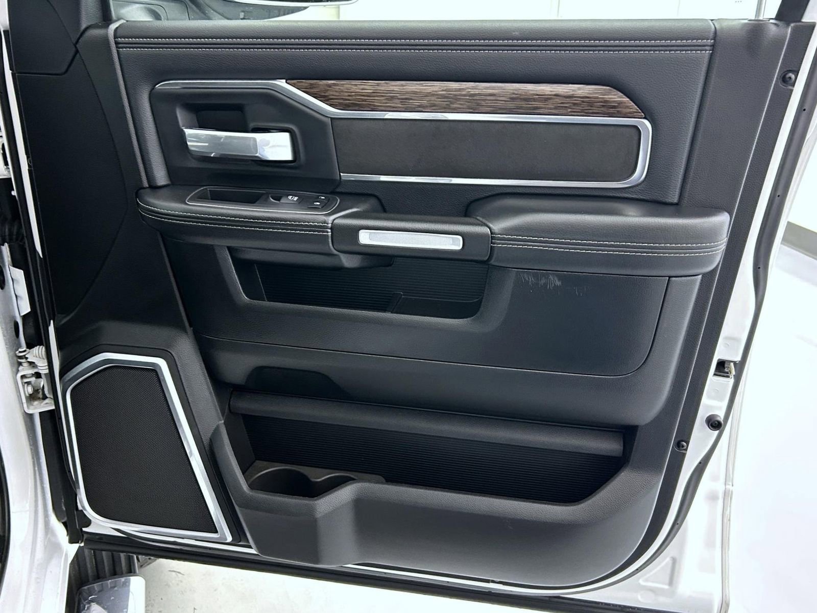 Used 2019 RAM 2500 Laramie AWD/4WD image 16