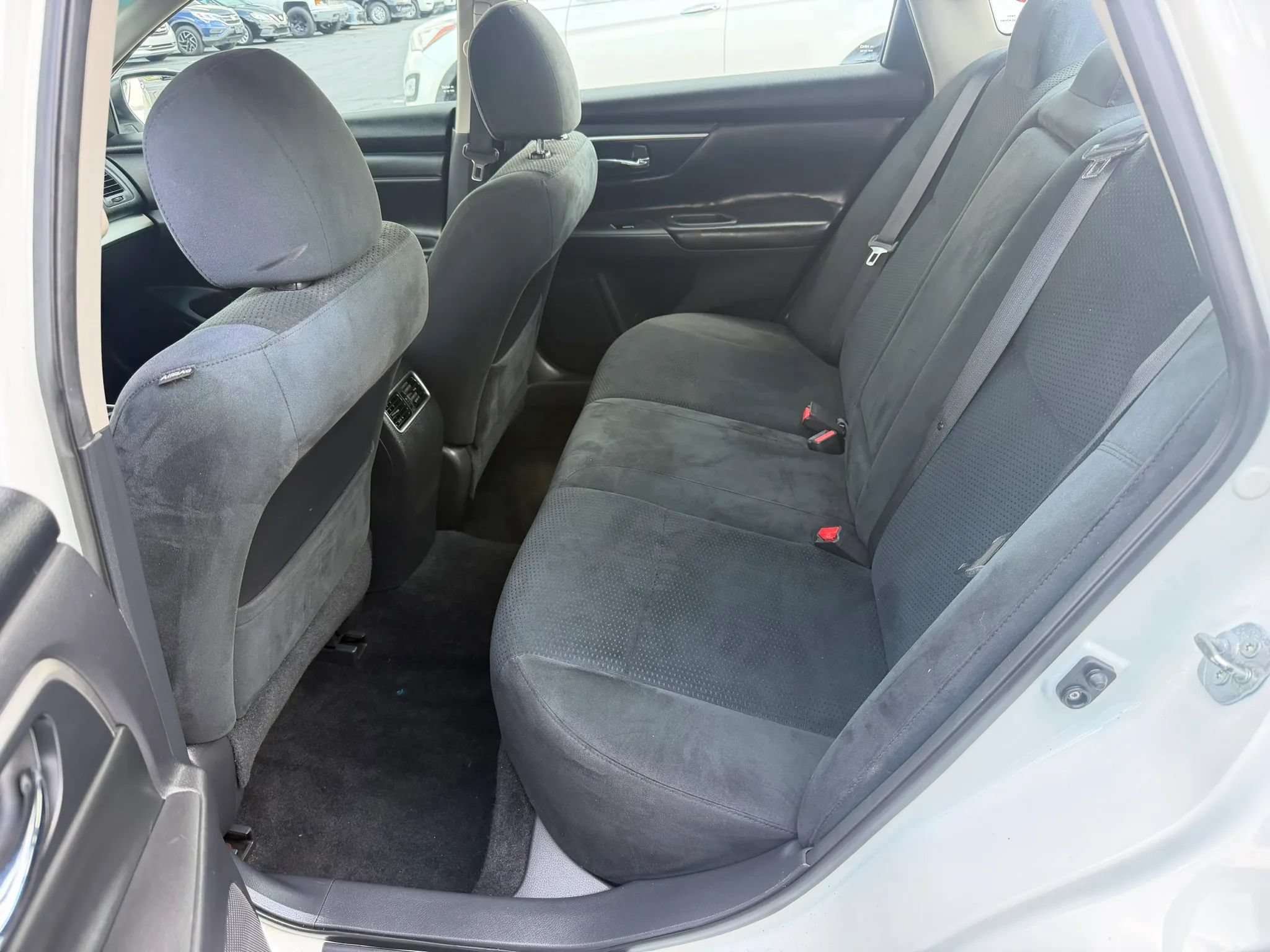 Used 2015 Nissan Altima 2.5 SV w/ Convenience Package FWD image 10