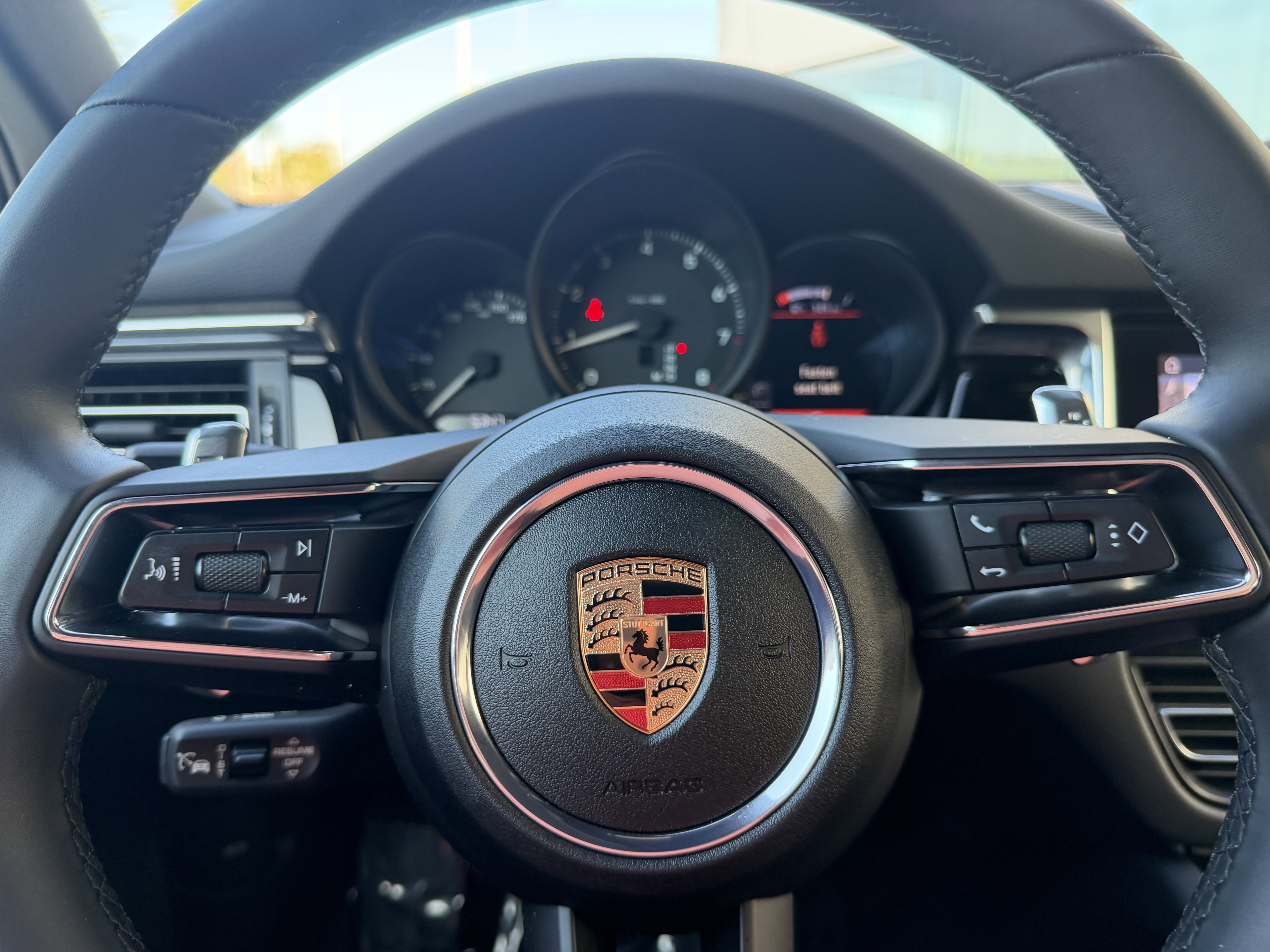 Used 2025 Porsche Macan image 35