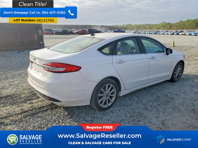 Used 2017 Ford Fusion SE w/ Fusion SE Technology Package image 4